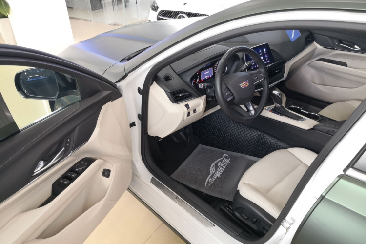 凯迪拉克CT4 2023款 25T 风尚型中控内饰20