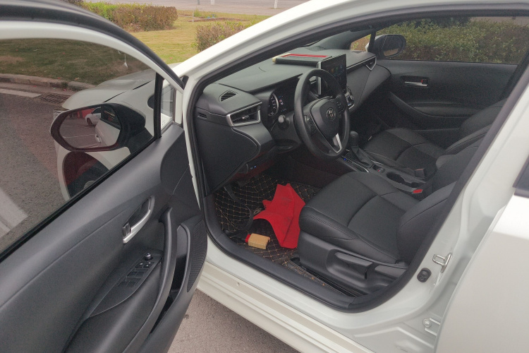 丰田 雷凌 2019款 185T CVT豪华版 国VI中控内饰20