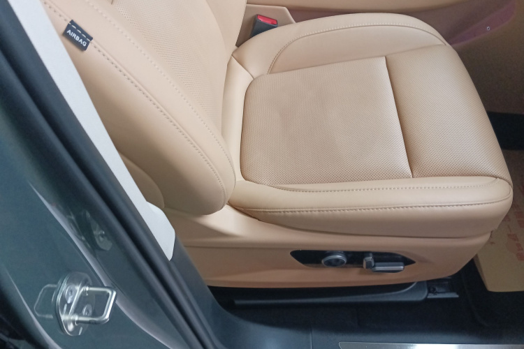 鸿蒙智行 问界M5 2022款 增程后驱标准版局部细节41