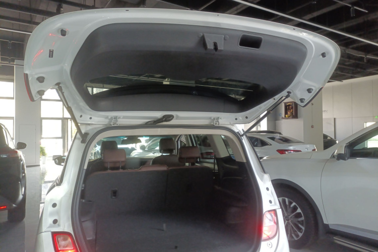 别克GL6 2019款 18T 5座互联豪华型 国V机舱底盘23