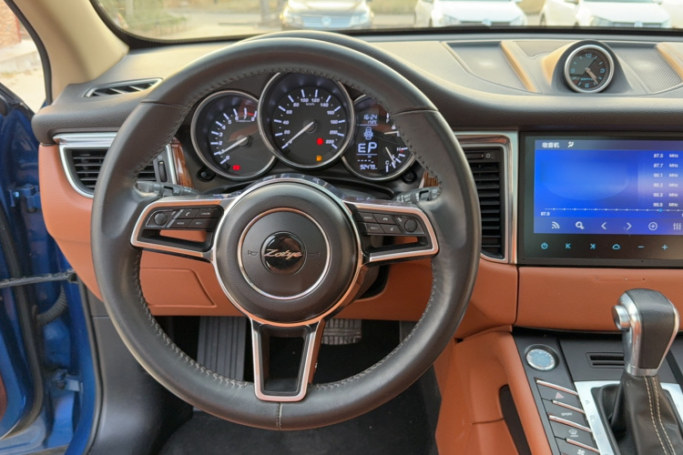 众泰SR9 2017款 2.0T 自动极致之心版中控内饰7005