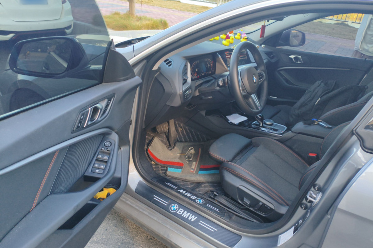 宝马2系(进口) 2023款 225i 四门轿跑车 M运动套装中控内饰20