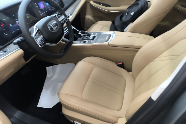 蓝电E5 2023款 1.5L DE-i 100KM臻享型 7座中控内饰19