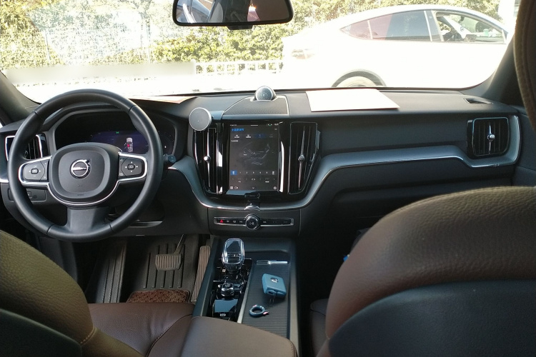 沃尔沃XC60 2023款 B5 四驱智逸豪华版中控内饰7002