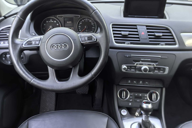 奥迪Q3 2017款 35 TFSI 风尚型中控内饰7002