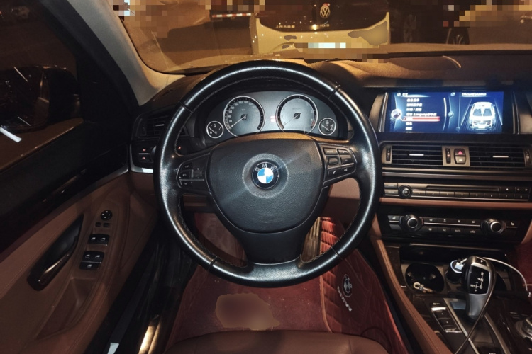 宝马5系 2014款 525Li 领先型中控内饰13