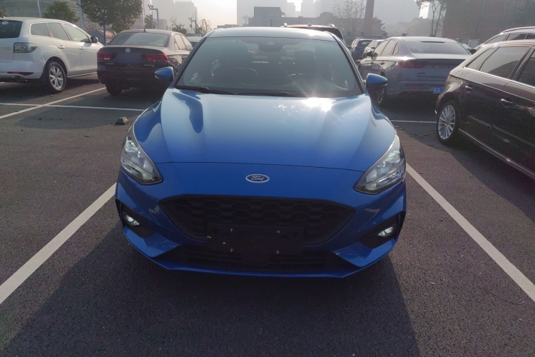 福特 福克斯 2020款 三厢 EcoBoost 180 自动ST Line车身外观2
