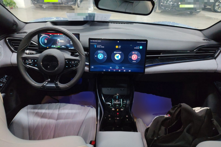 比亚迪 海豹 2022款 650km 四驱性能版中控内饰12