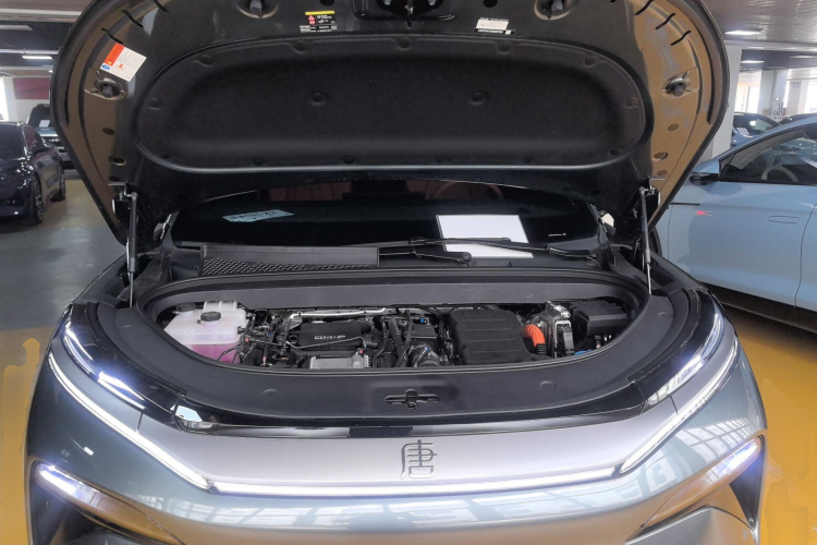 比亚迪 唐L 2025款 DM 200KM四驱激光雷达旗舰型机舱底盘24