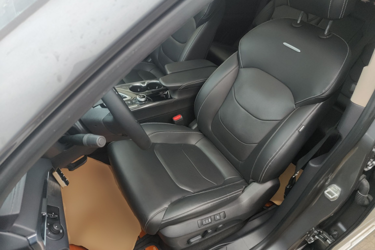 上汽大通MAXUS D90 2017款 2.0T 自动四驱 天狼星局部细节19