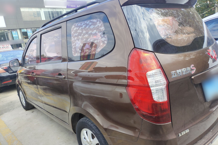 五菱汽车 五菱宏光 2014款 1.5L S标准型车身外观4