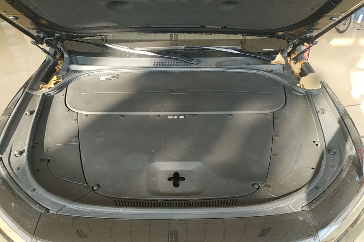 理想汽车 理想ONE 2021款 增程6座版机舱底盘24