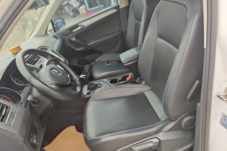 大众 途观L 2018款 330TSI 自动两驱风尚版局部细节19