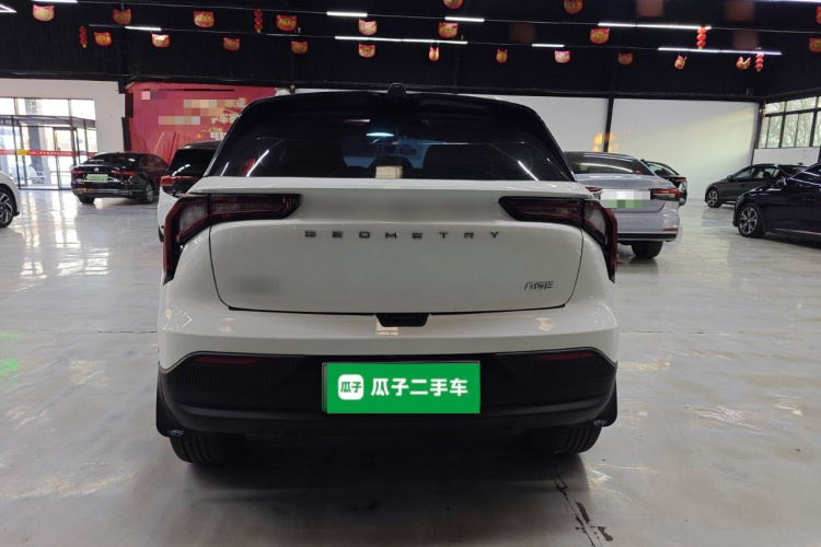 吉利几何 几何E 2022款 320KM 乖巧虎 5座车身外观6