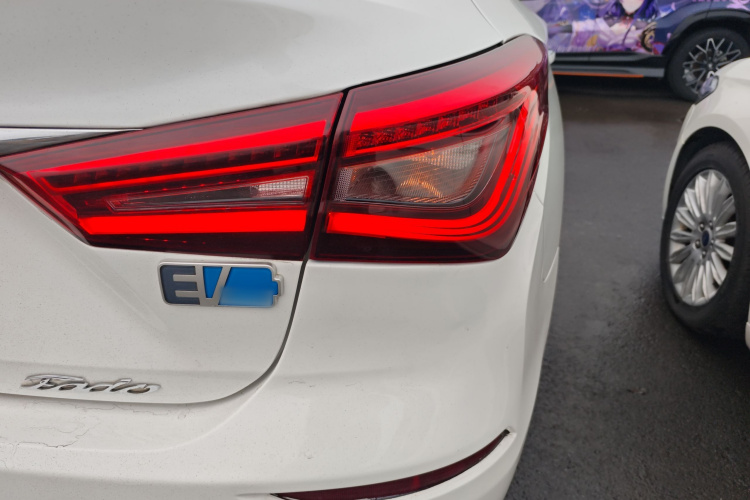 长安 逸动新能源 2019款 EV460 共享版车身外观6006