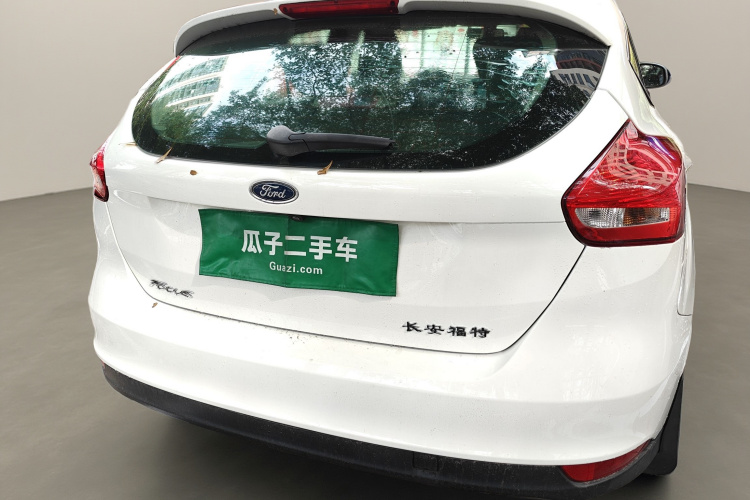 福特 福克斯 2015款 两厢 1.6L 自动舒适型车身外观6