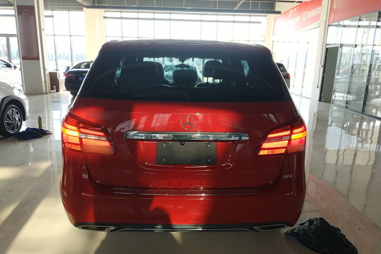 奔驰B级 2015款 B 200 时尚型车身外观6