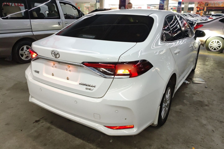 丰田 卡罗拉 2019款 1.2T S-CVT GL-i精英版车身外观7