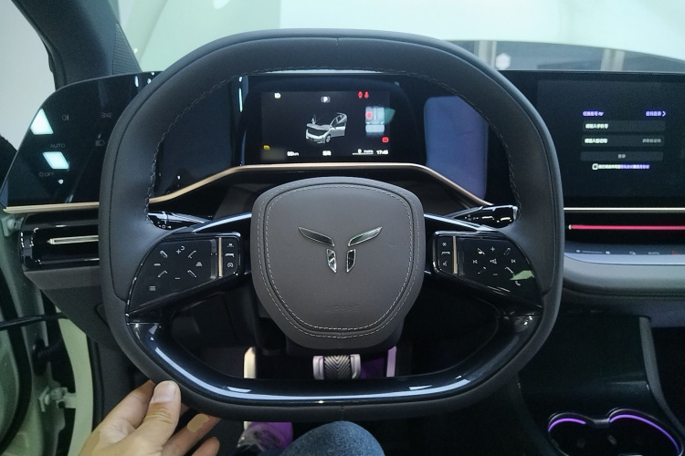 红旗EH7 2024款 690 Pro荣耀版中控内饰13