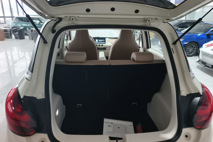 五菱汽车 五菱缤果 2025款 333km 灵犀互联款机舱底盘23