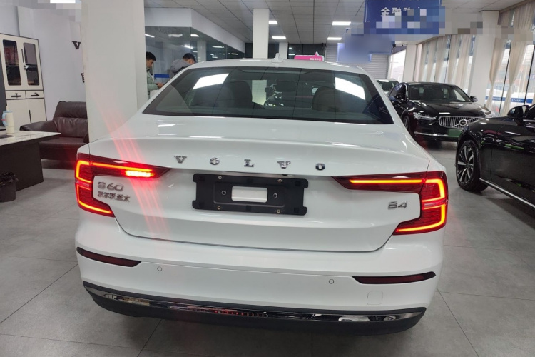 沃尔沃S60 2024款 B4 智远豪华版车身外观6