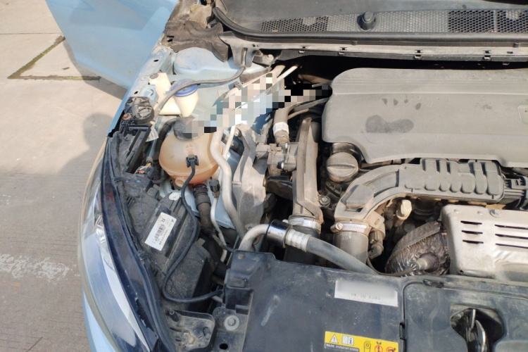 标致308S 2015款 1.2T 自动劲驰版机舱底盘25