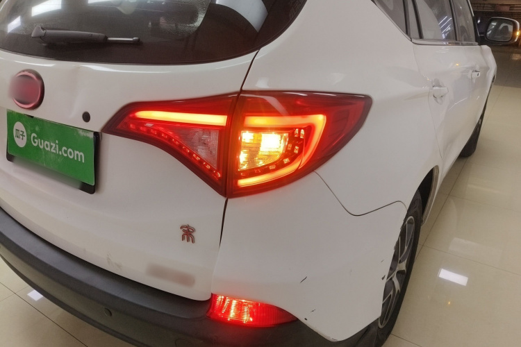 比亚迪 宋 2016款 2.0TID 自动豪华型车身外观9