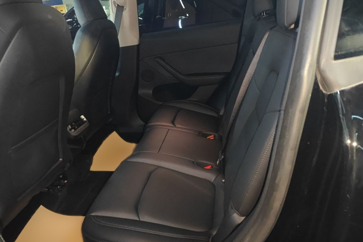 特斯拉 Model Y 2022款 改款 后轮驱动版中控内饰7004