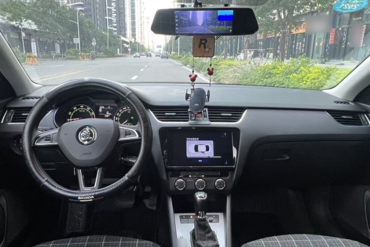 斯柯达 明锐 2019款 1.5L 自动智行舒适版 国V中控内饰7004