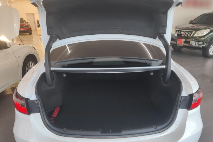 马自达 阿特兹 2020款 2.0L 蓝天豪华版机舱底盘23