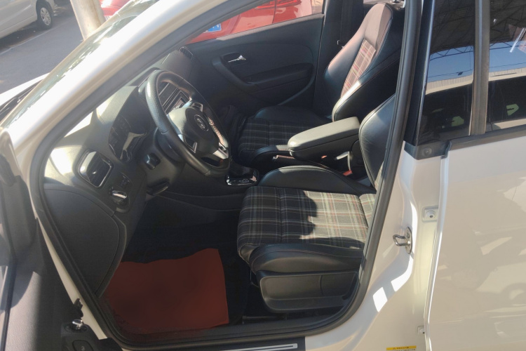大众 Polo 2012款 1.4TSI GTI中控内饰19