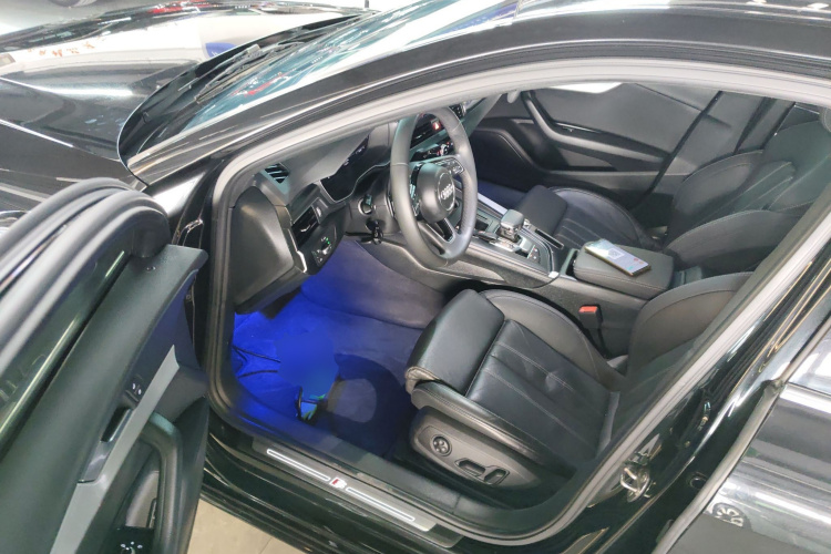 奥迪A4L 2022款 40 TFSI 时尚动感型中控内饰20