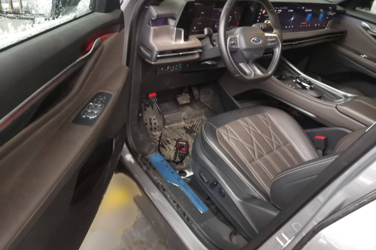 福特 2025款 锐界L 2.0T EcoBoost E混动四驱七座至尊型中控内饰7003