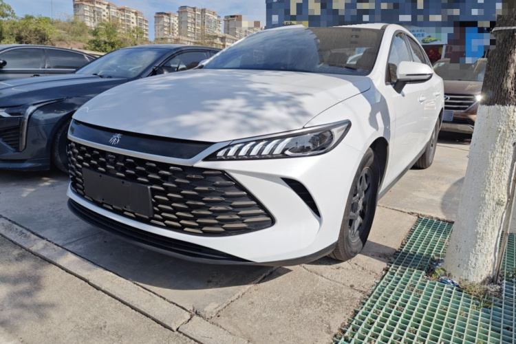 比亚迪 秦PLUS 2023款 冠军版 DM-i 55KM领先型车身外观1