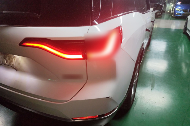 蔚来ES8 2020款 415KM 七座版车身外观9