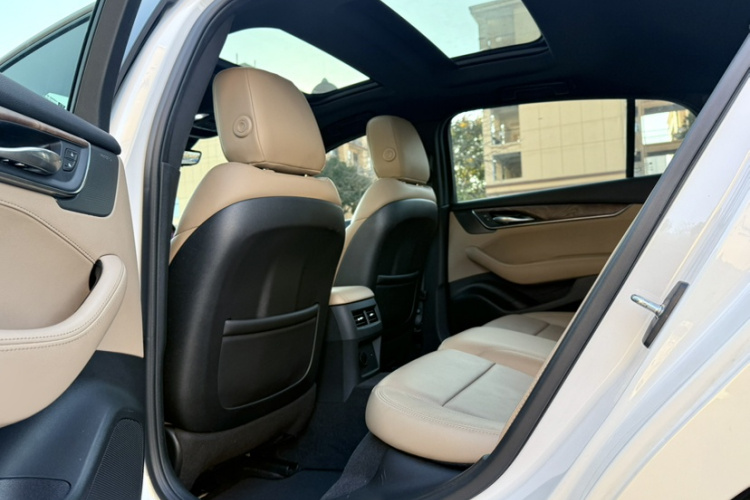 凯迪拉克CT5 2024款 28T 尊贵型中控内饰7006