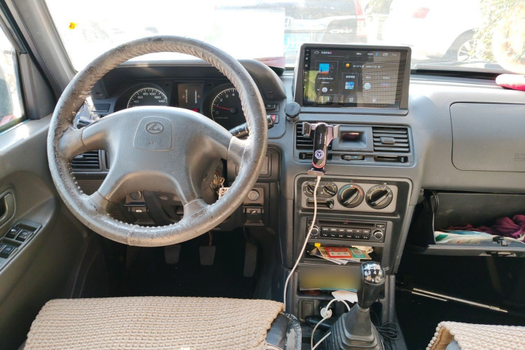 猎豹汽车 猎豹6481 2009款 2.2L 手动两驱局部细节13