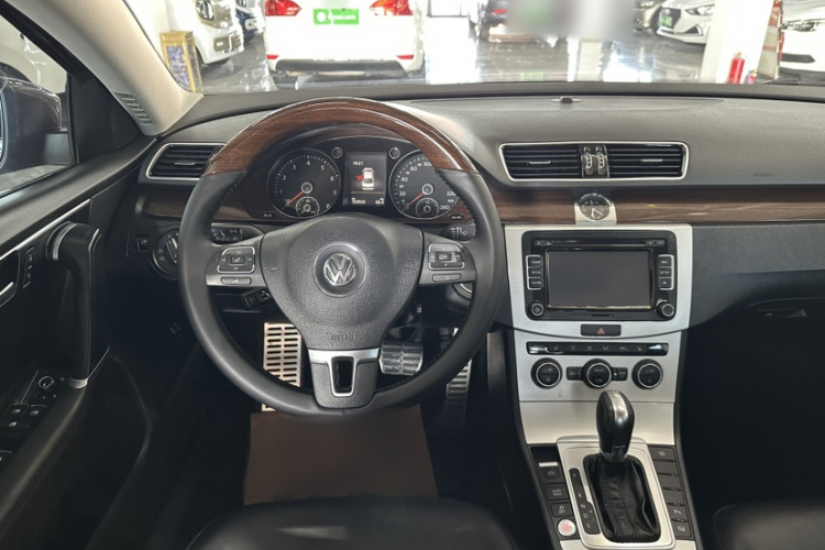 大众 迈腾 2015款 改款 2.0TSI 尊贵型中控内饰7001