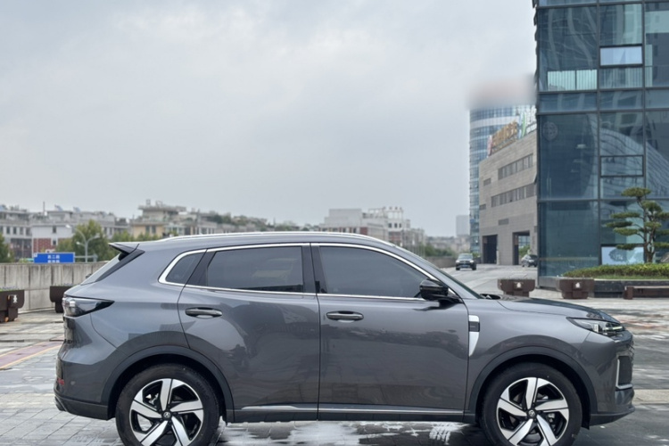 长安CS55PLUS 2024款 第三代 1.5T DCT尊贵型车身外观6006