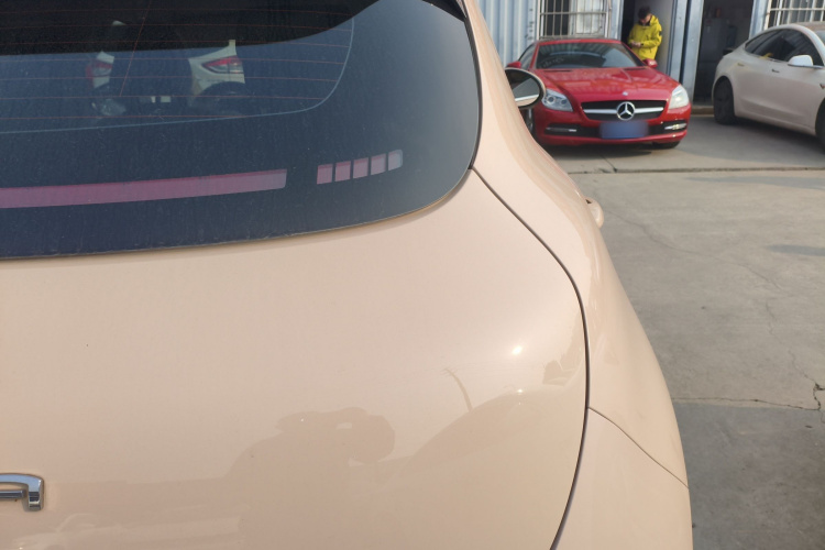 欧拉好猫 2023款 401km标准续航 豪华型 磷酸铁锂车身外观9