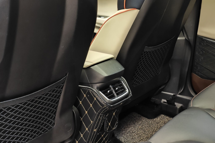 领克06 2020款 1.5T 耀Halo中控内饰7008