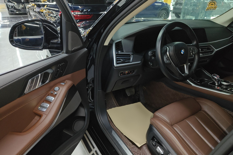 宝马X7 2021款 xDrive40i 领先型豪华套装中控内饰20