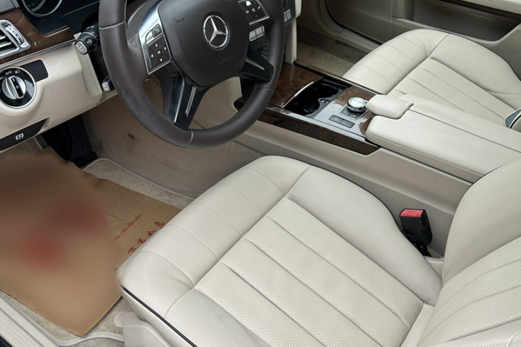 奔驰E级 2015款 E 200 L中控内饰7001