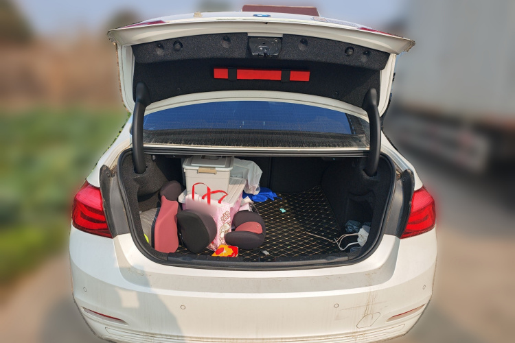 宝马3系 2018款 318i中控内饰23