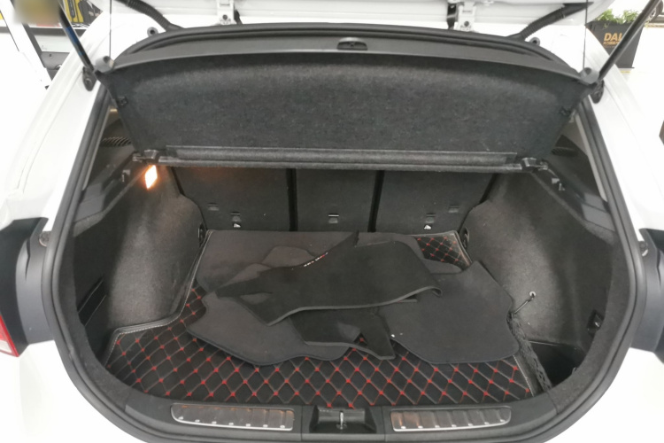 宝马X1 2015款 sDrive18i 时尚晋级版机舱底盘23