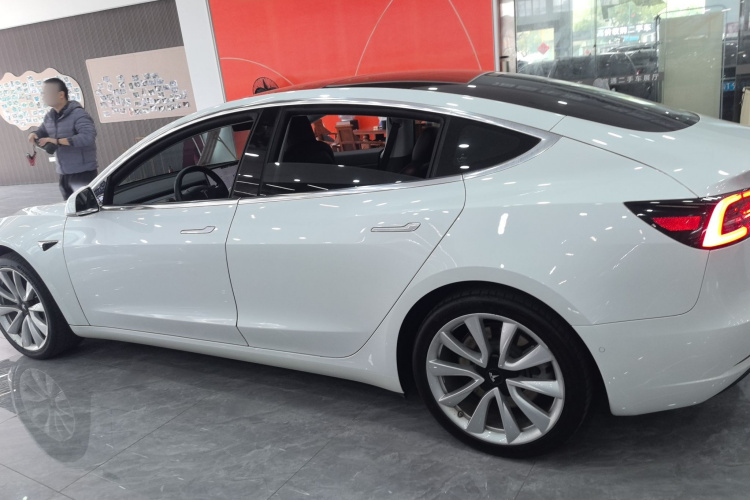 特斯拉 Model 3 2019款 标准续航后驱升级版车身外观4