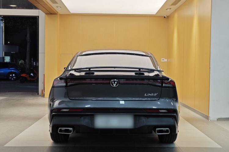 长安UNI-V 2024款 1.5T 尊贵型车身外观6004