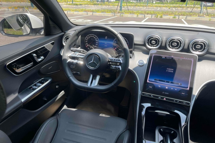 奔驰C级 2023款 改款二 C 260 L 运动版中控内饰7001