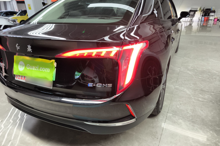 红旗E-QM5 2024款 610km PLUS车身外观9