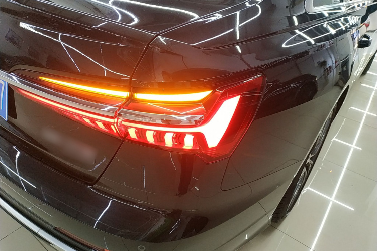 奥迪A6L 2023款 改款 55 TFSI quattro 尊享动感型车身外观6006